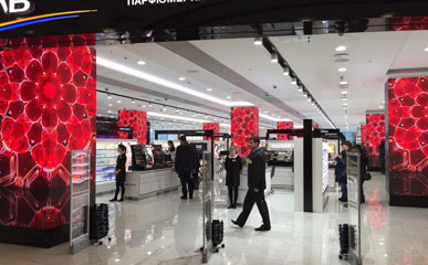 Four Side P2.5 Indoor LED Display in Russia Shpping Mall