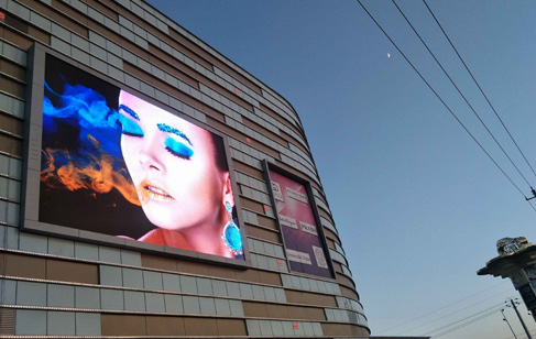 Outdoor LED Displays Improve the City's Grade