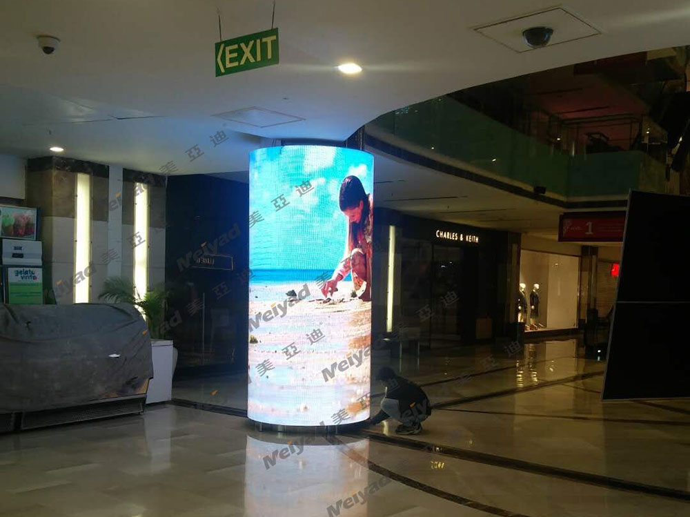 P4 Flexible LED Screen in India Shopping Center