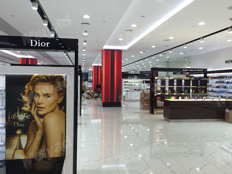 Four Side P2.5 Indoor LED Display in Russia Shpping Mall