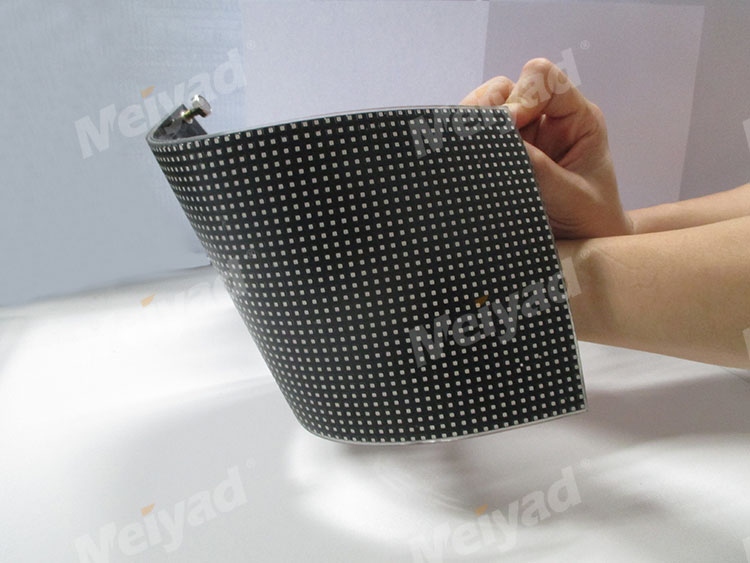 bending demonstration to Meiyad P4 outdoor LED soft module