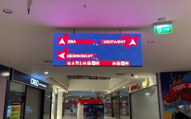 Italy Shopping Center Double-sided P4 Indoor Advertising LED Display