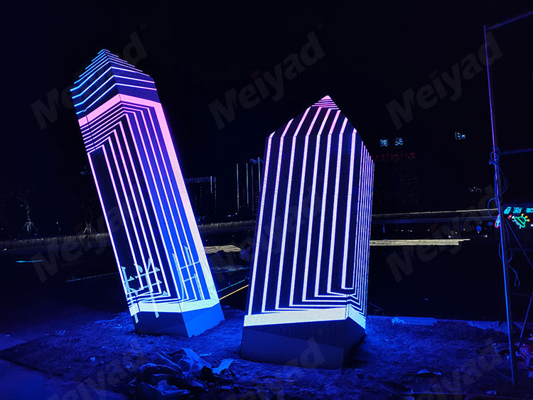Outdoor P4 Front Service Pillar Creative LED Display in Jiangsu