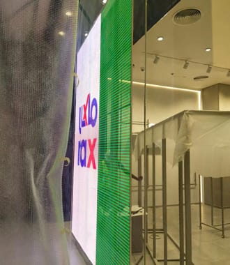8 Application of transparent LED screen-Glass display windows-Glass display windows.jpg