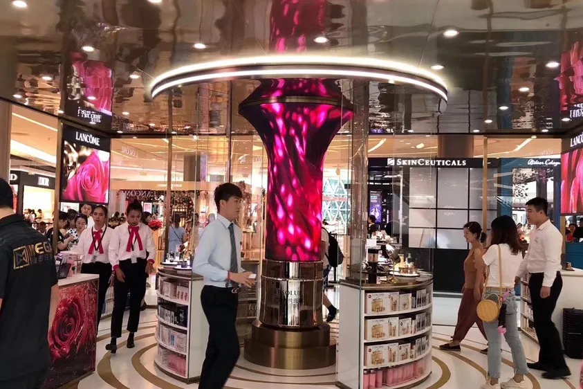 Lancôme Flagship Store In Beijing P4 trumpet-shaped LED display 8-北京兰蔻P4喇叭屏.webp