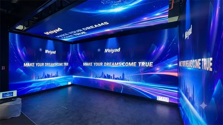 Four-Sided Immersive LED Installation at FM Global Centre, Singapore
